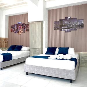 Zimmer mit zwei Einzelbetten